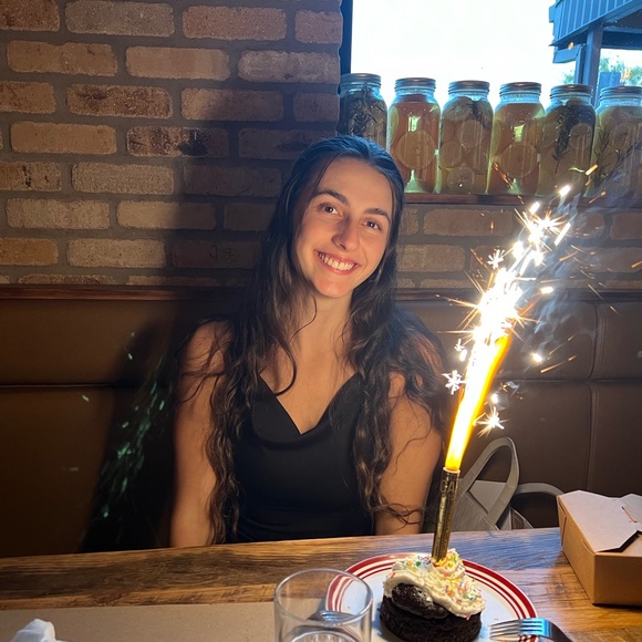 Meet your Posher, Helene - Picture 2 of 2